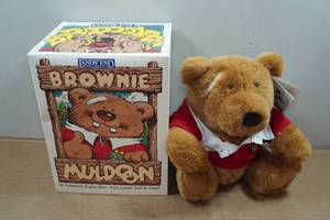 lot 225 image: Lands End Stuffed Limited Edition Stuffed Bear - Brownie Muldoon