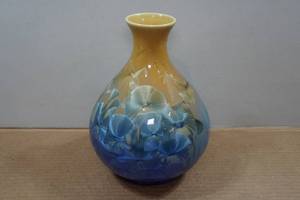lot 255 image: Glazed Pottery Vase