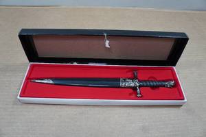 lot 263 image: Assasins Creed 13.5 Carbon Steel Dagger