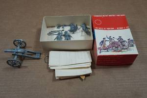 lot 267 image: Vintage Lead Cannon & Soldiers