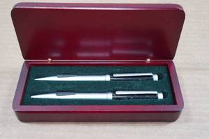 lot 276 image: Vintage Pierre Cardin Pen & Pencil Set