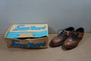 lot 306 image: Vintage Sand Trap Mens Golf Shoes - Size 8.5