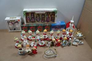 lot 310 image: Assorted Christmas Dcor