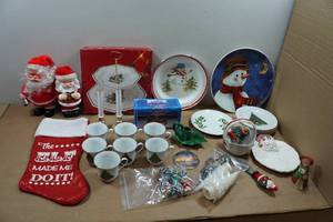 lot 311 image: Assorted Christmas Dcor