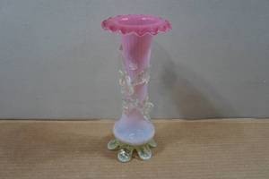 lot 313 image: Pink Opalescent Art Glass Vase