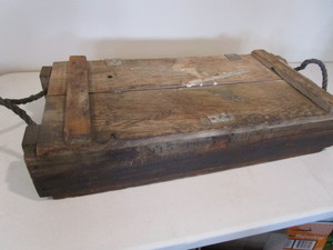lot 12 image: Vintage Wooden Ammo Box