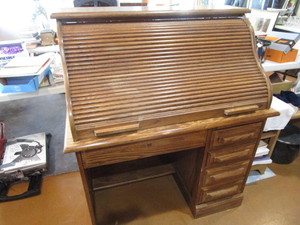 lot 1 image: Rolltop  Desk