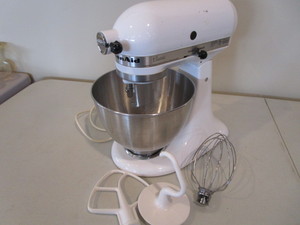 lot 15 image: KitchenAid Stand Mixer