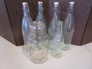 lot 19 image: Bottles