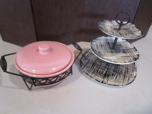 lot 21 image: Tidbit Stand, Covered Casserole