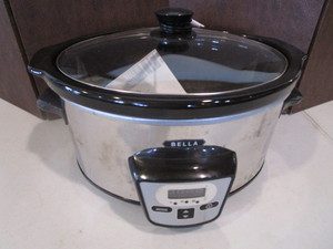 lot 25 image: Bella Slow Cooker