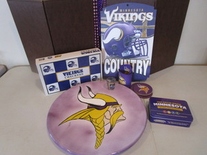 lot 28 image: MN Vikings Collectibles