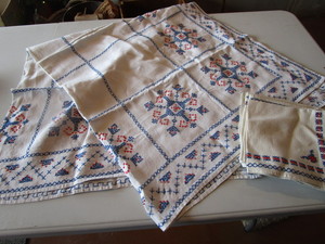 lot 33 image: Vintage Cross Stitch Tablecloth