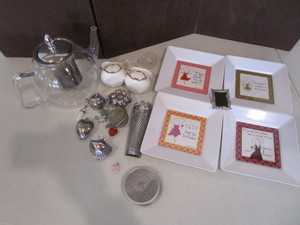 lot 37 image: Tea Items, Nutmeg Grater