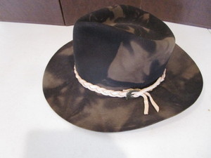 lot 40 image: Felt Hat