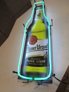 lot 52 image: Pilsner Light
