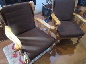 lot 2 image: Pair Oak Chairs