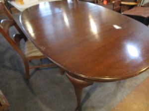 lot 5 image: Qu. Anne Dine Table, 4 Chairs