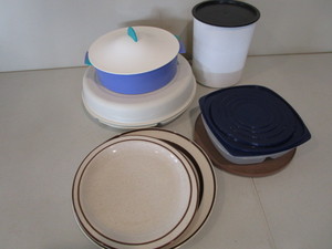 lot 70 image: Tupperware, Platter