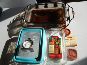 lot 79 image: Anchor, Pyrex, Bread Savers