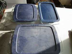lot 80 image: Pyrex Glass Pans
