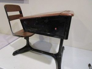 lot 118 image: Student Desk