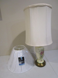 lot 125 image: Table Lamp, Large Shade - New