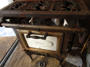 lot 7 image: Antique Stewart Gas Stove