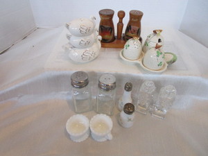 lot 138 image: Shakers