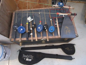 lot 170 image: Ice Fishing Sticks, Auger