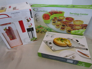 lot 173 image: Hostess Items