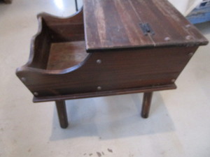 lot 10 image: Doughboy Style End Table