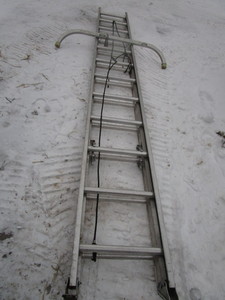 lot 188 image: Aluminum Extension Ladder
