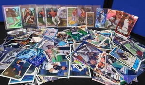 lot 9 image: BASEBALL CARDS