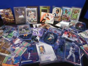 lot 11 image: COLLECTIBLE CARDS