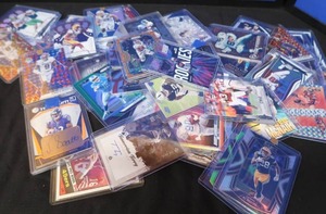 lot 15 image: COLLECITBLE CARDS