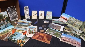 lot 20 image: ASSORTMENT OF VINTAGE FINDS