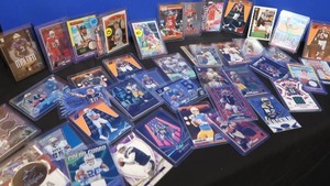 lot 21 image: COLLECTIBLE CARDS