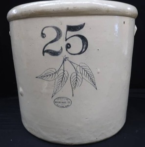 lot 1 image: RARE ANTIQUE 25GAL. REDWING UNION CROCK