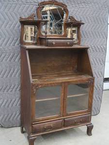 lot 2 image: ANTIQUE PETITE SECRETARY