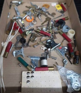 lot 5F image: VINTAGE KEYS PLUS MORE