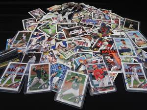 lot 34 image: COLLECTIBLE CARDS