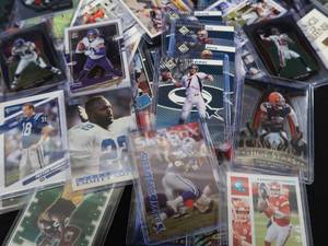 lot 43 image: COLLECTIBLE CARDS