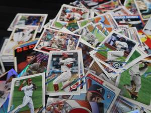 lot 45 image: COLLECTIBLE CARDS