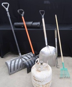 lot 48 image: OUTDOOR ITEMS