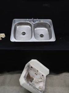 lot 69 image: SINKS