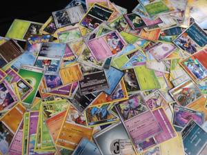 lot 71 image: POKEMON CARDS