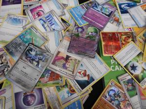 lot 72 image: POKEMON CARDS