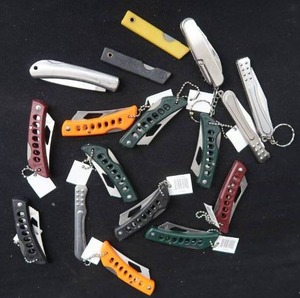 lot 108 image: KNIVES