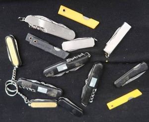 lot 109 image: KNIVES